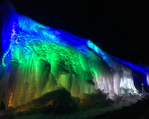 軽井沢で氷点下のプラネタリウム「氷柱白糸イルミネーション」へ