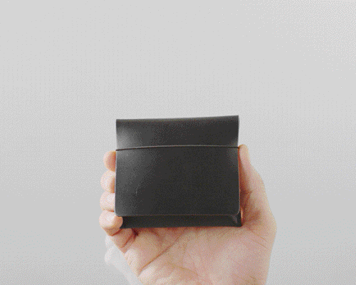 片手でフリップアップしてスピード支払い！スタイリッシュな「MYNUS FLIP UP WALLET」