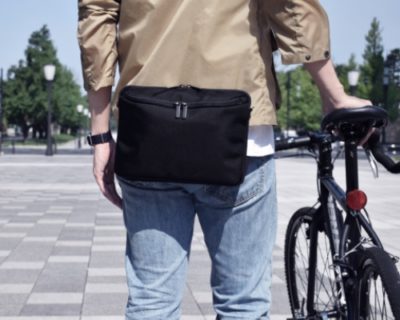 え、浮いてる！？進化系ウエストバッグ「SUKIMA bag」この形にはワケがある！